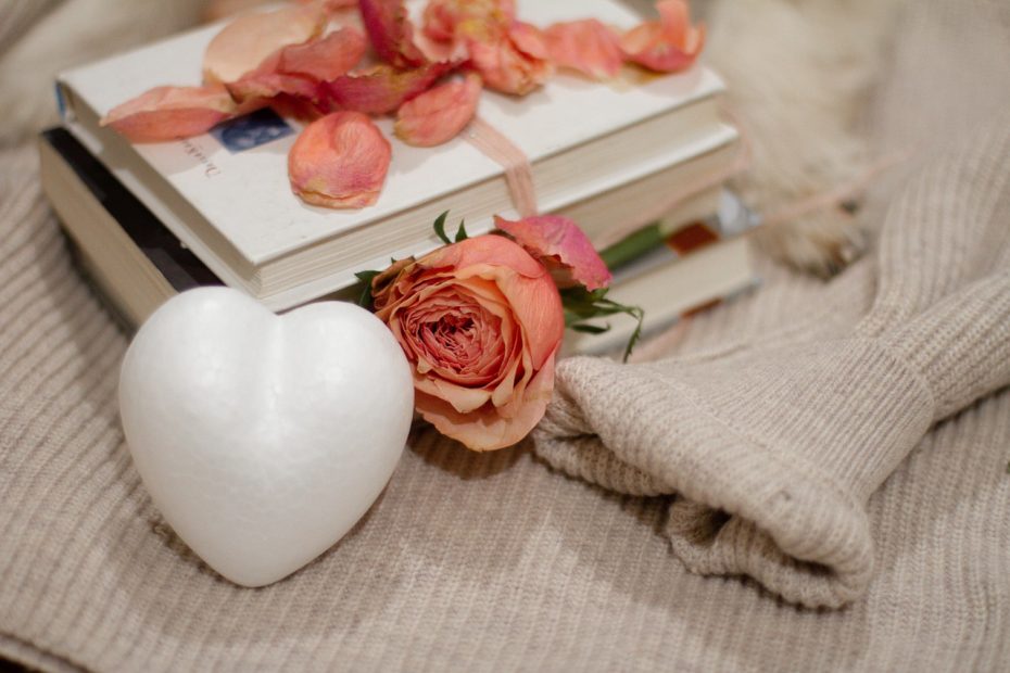 book, love, valentine's day-6941418.jpg