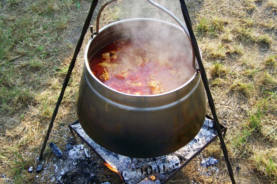 cauldron with goulash, food, cooking on a free fire-1645207.jpg