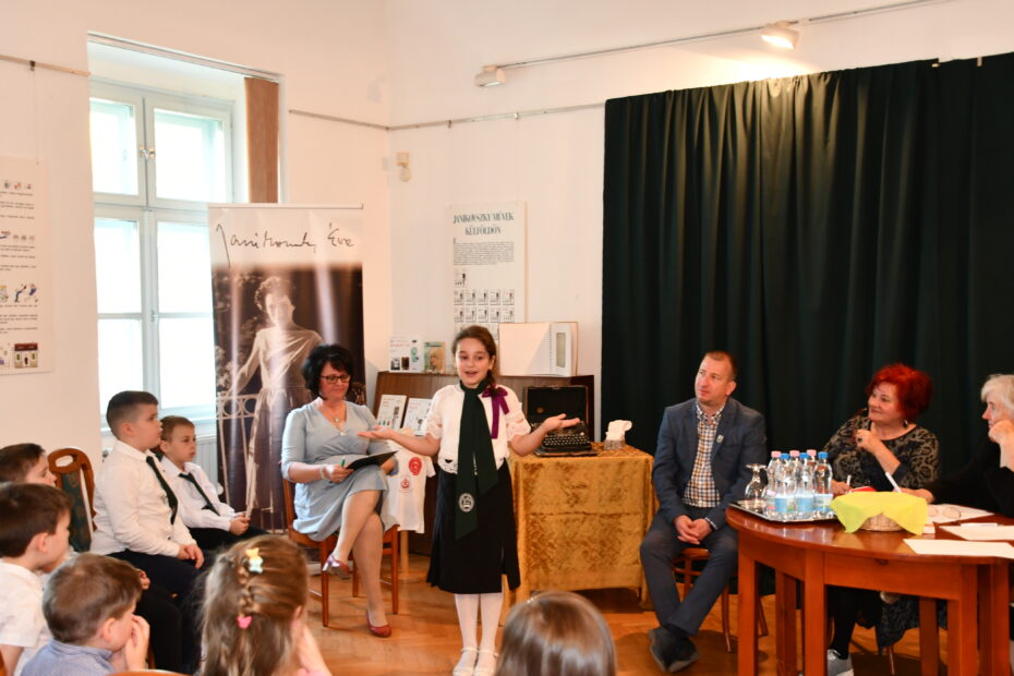 Versmondó találkozóra várják a jelentkezőket!