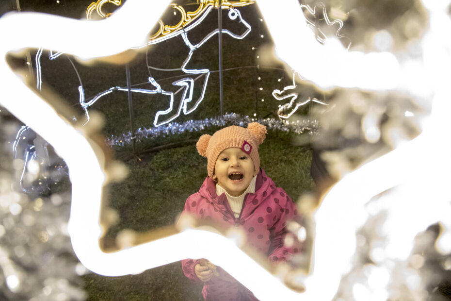 Vasárnap délután már a második gyertya is felragyogott