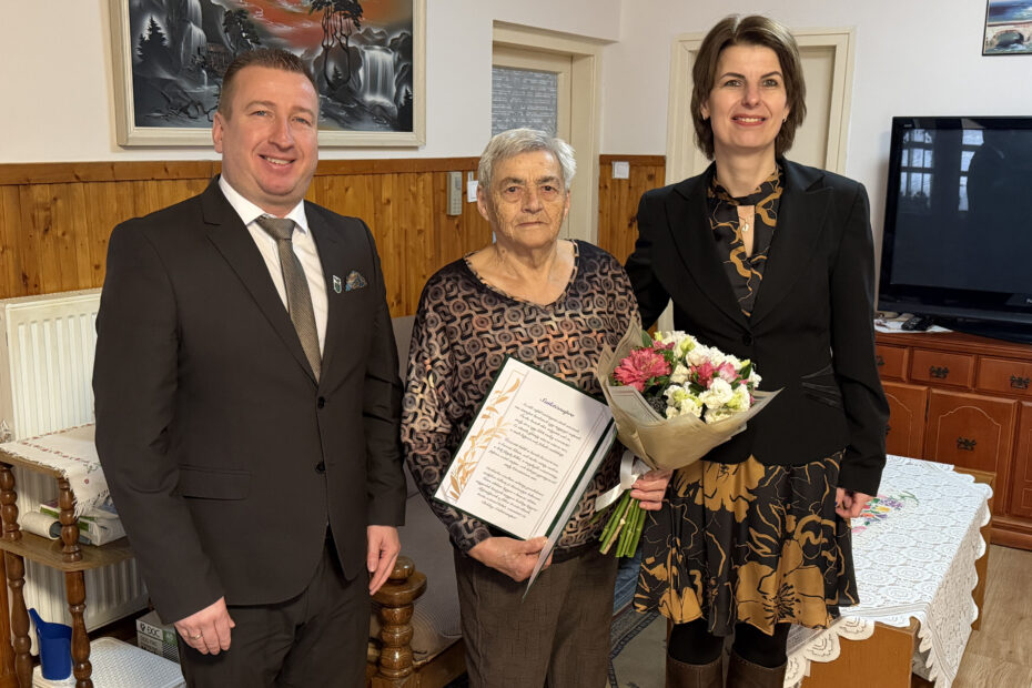 Városunk szépkorúját, a 90 éves Tamás Jánosnét köszöntötték