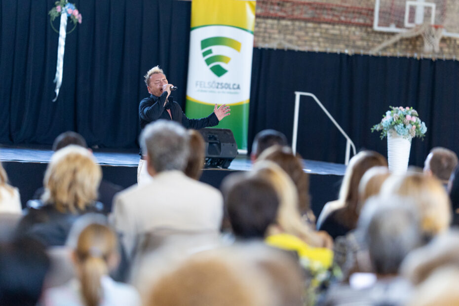 Városi Nőnap – Különleges koncertshow-val köszöntötték a hölgyeket Felsőzsolcán