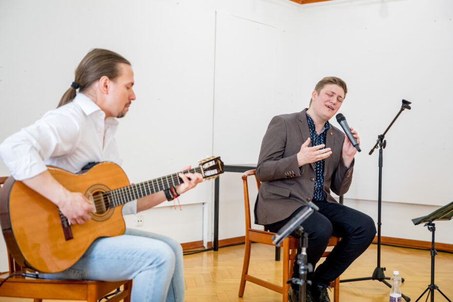 Zenés irodalmi műsorral idézték fel a magyar költészet sokszínűségét a Bárczay-kastélyban