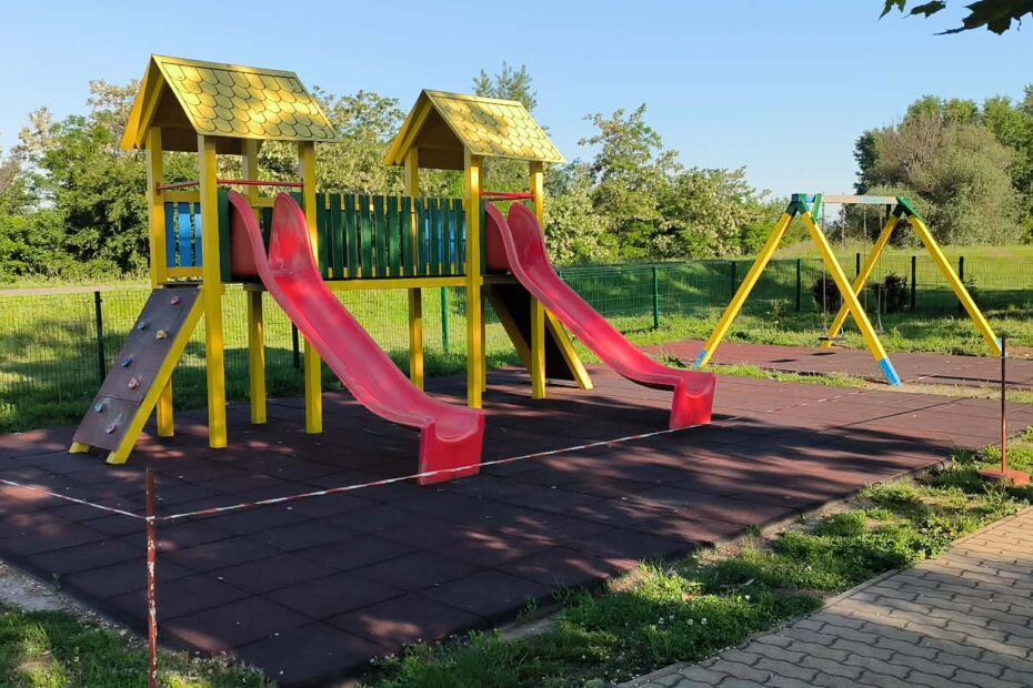 Karbantartási munkálatok az Árvízi játszótéren