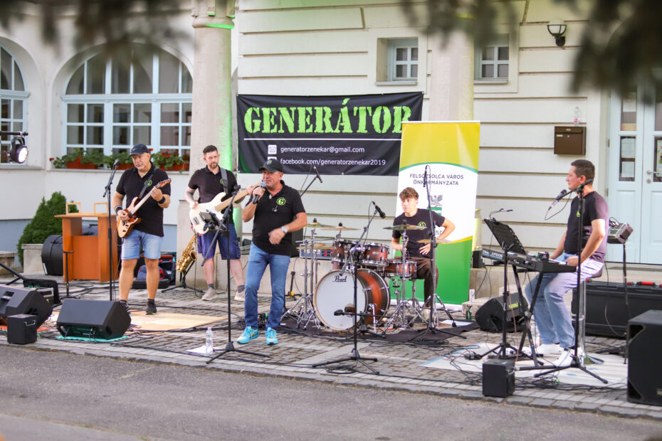 Szabadtéri Kastély Koncert – A Generátor zenekar koncertjével búcsúztatták a nyarat Felsőzsolcán